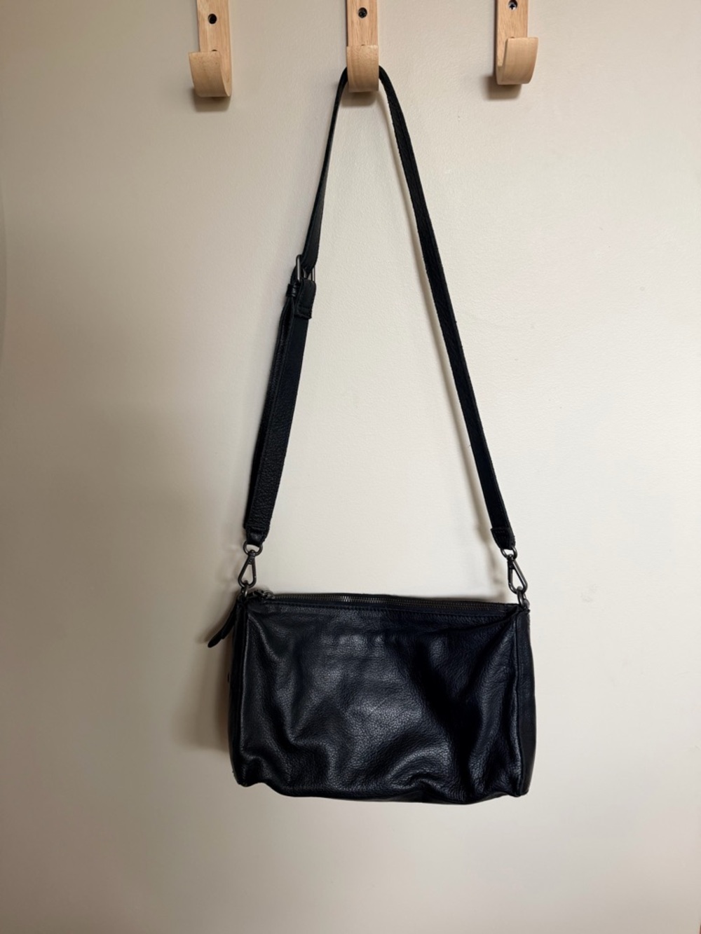 Liebeskind Black Leather Messenger Crossbody - Picture 2 of 7